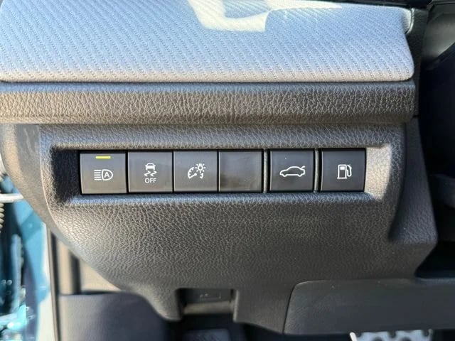 2025 Toyota Camry - Image 20