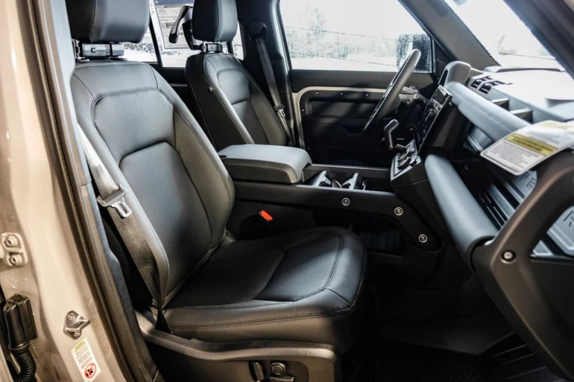 2026 Land Rover Defender 110 - Image 33