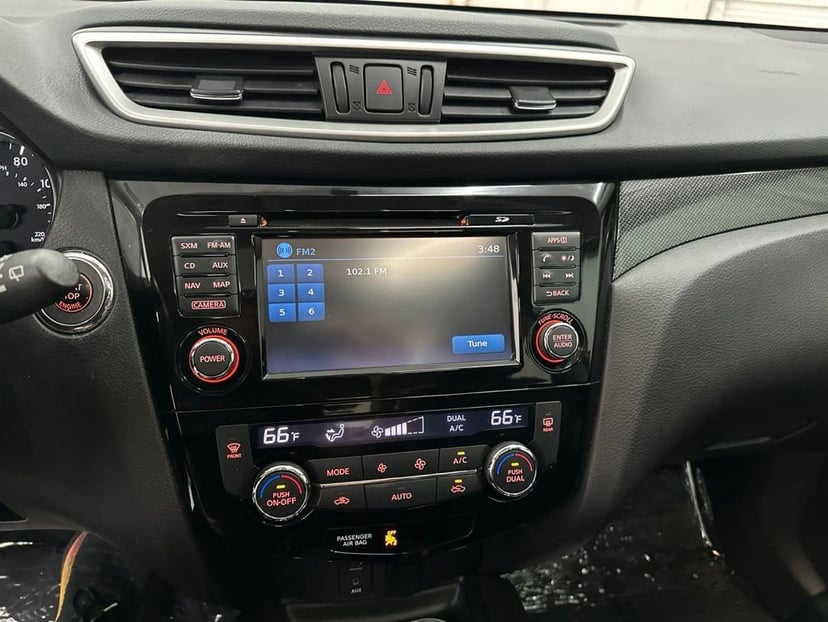 2015 Nissan Rogue - Image 13