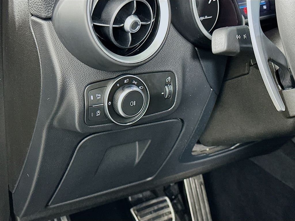 2020 Alfa Romeo Stelvio - Image 10