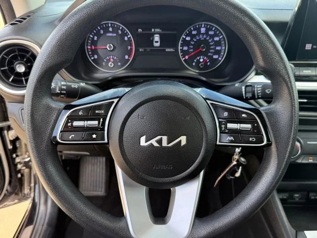 2023 Kia Forte - Image 10