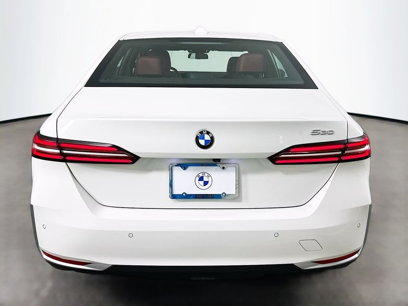 2025 BMW 5 Series - Image 6