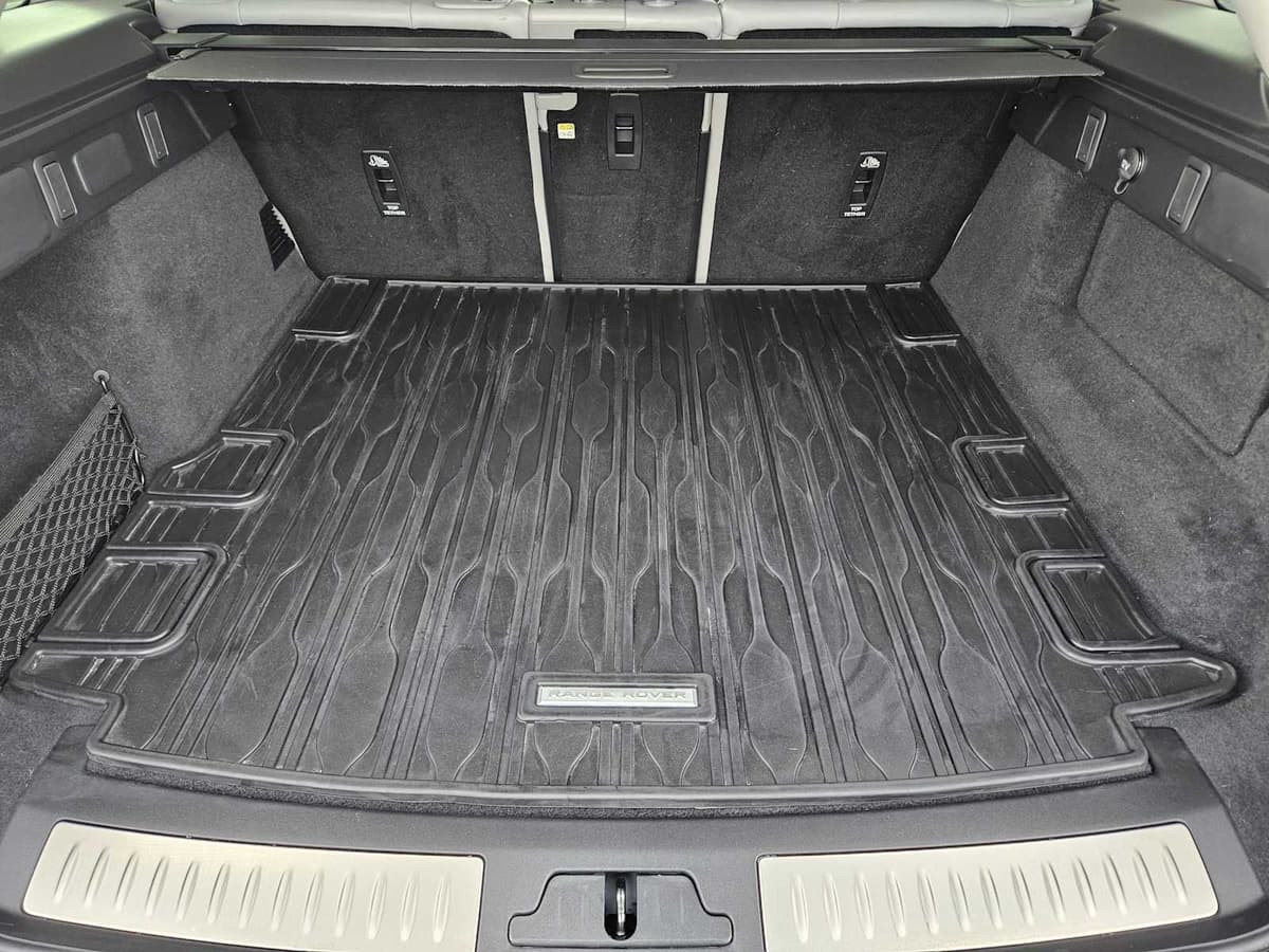 2025 Land Rover Range Rover Velar - Image 30