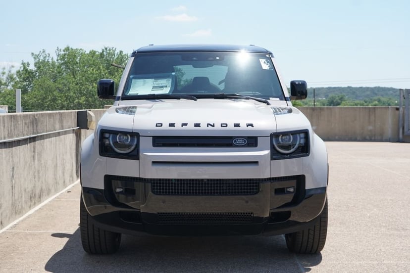 2026 Land Rover Defender 110 - Image 3