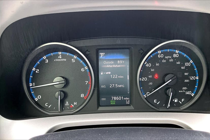 2017 Toyota RAV4 - Image 25