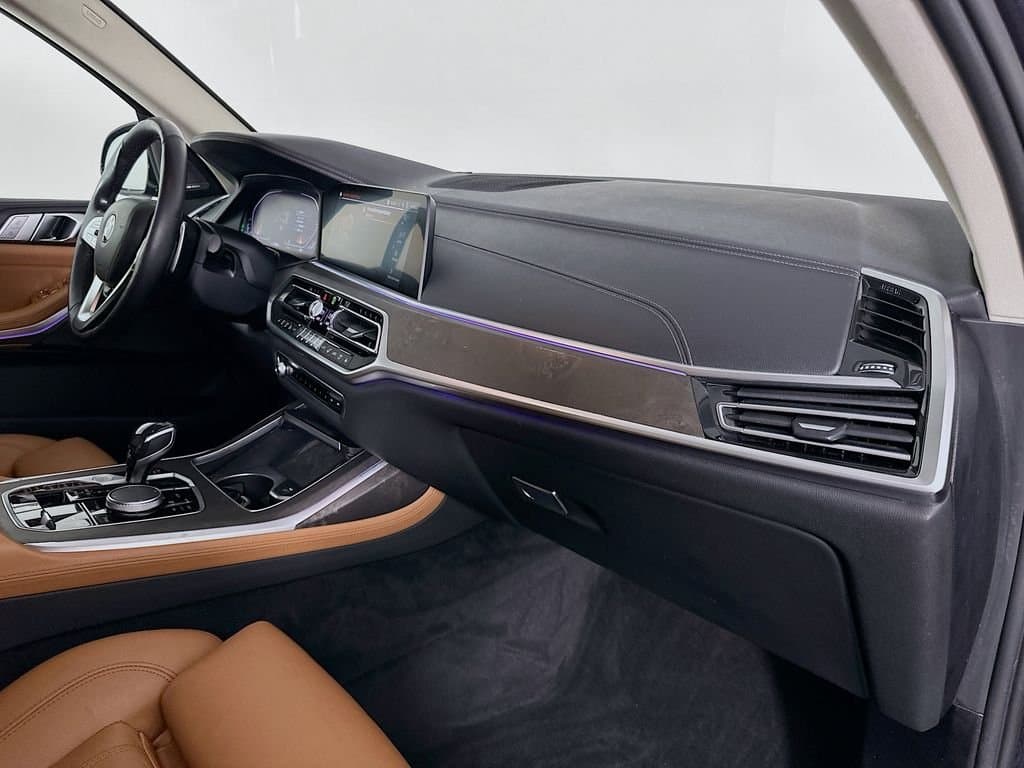 2021 BMW X7 - Image 31
