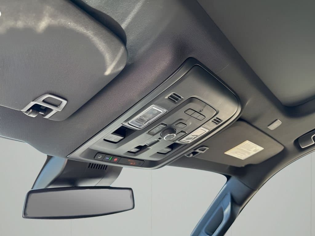 2023 GMC Yukon - Image 38