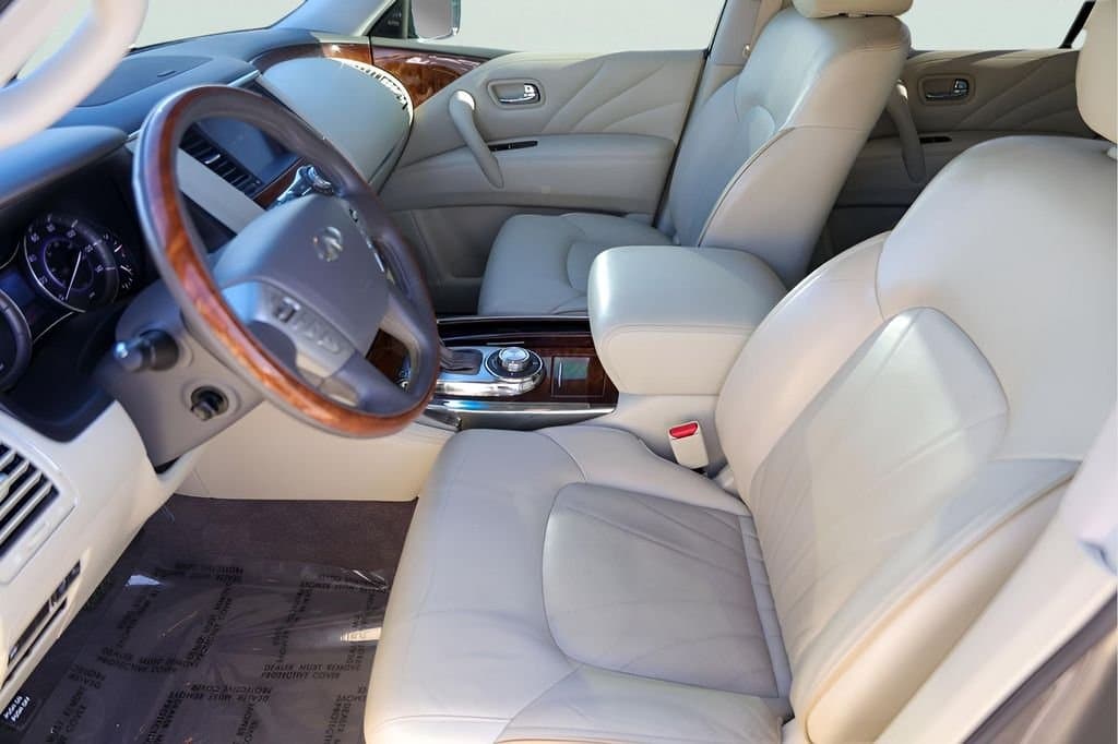 2017 INFINITI QX80 - Image 12