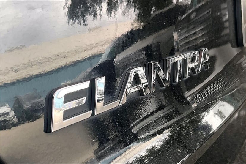 2017 Hyundai Elantra - Image 10