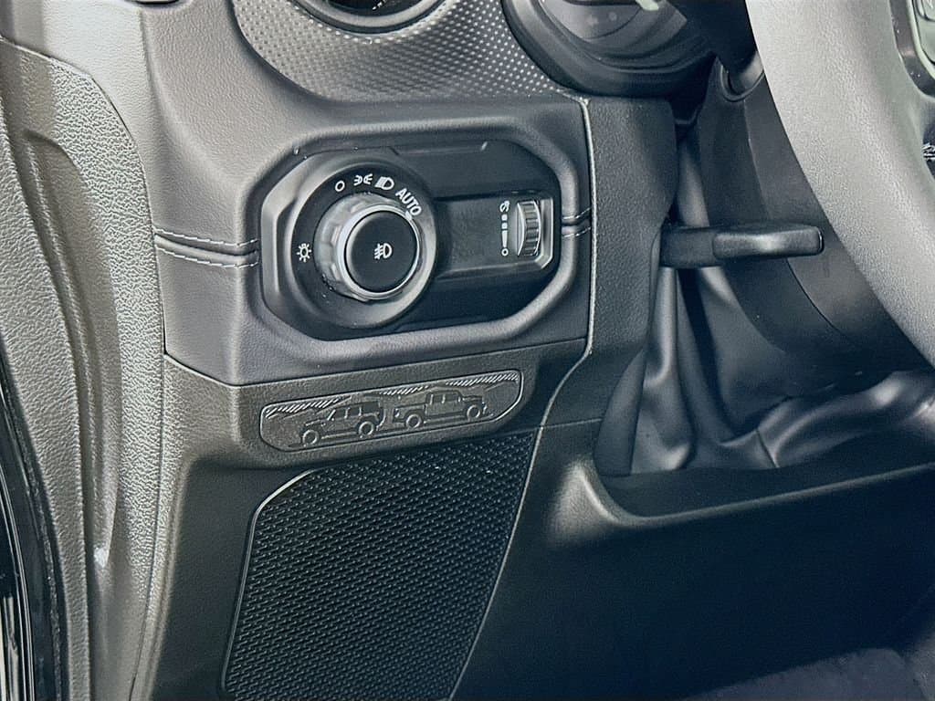 2025 Jeep Wrangler - Image 10