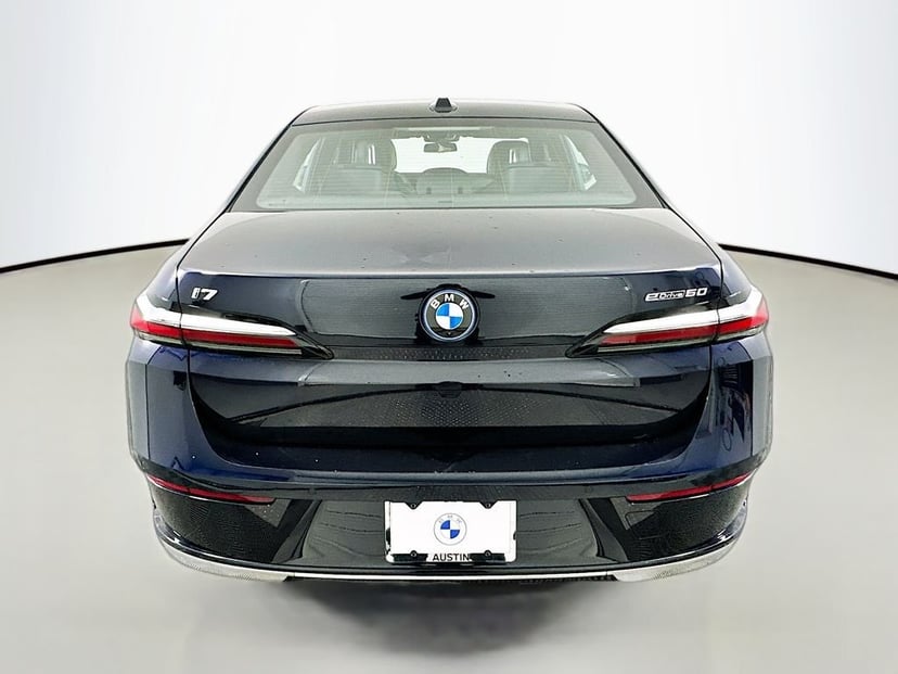 2025 BMW i7 - Image 6