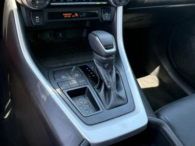 2022 Toyota RAV4 - Image 18