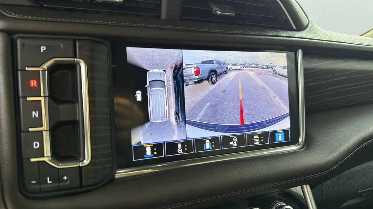 2021 GMC Yukon - Image 19