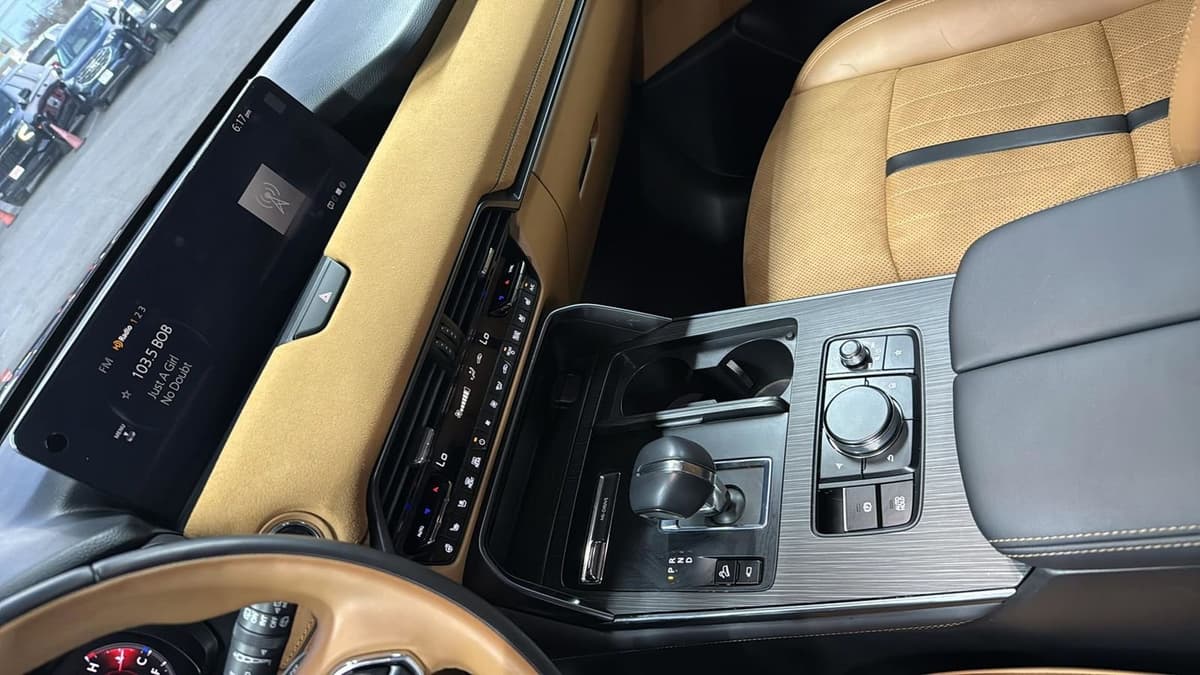 2024 Mazda CX-90 - Image 21