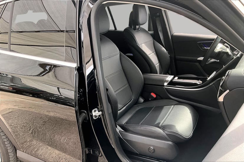 2025 Mercedes-Benz GLC 350e - Image 9