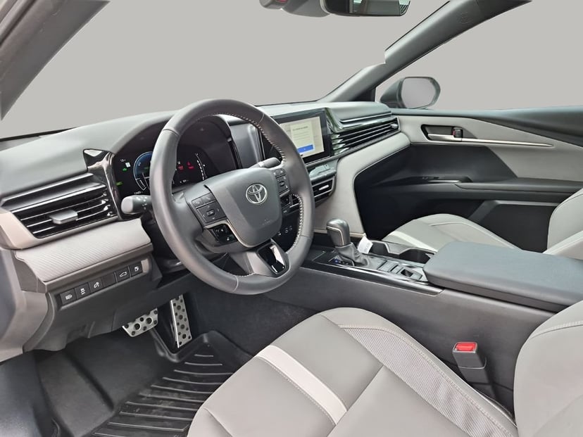 2025 Toyota Camry - Image 29