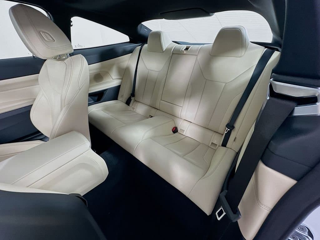 2025 BMW 4 Series - Image 25
