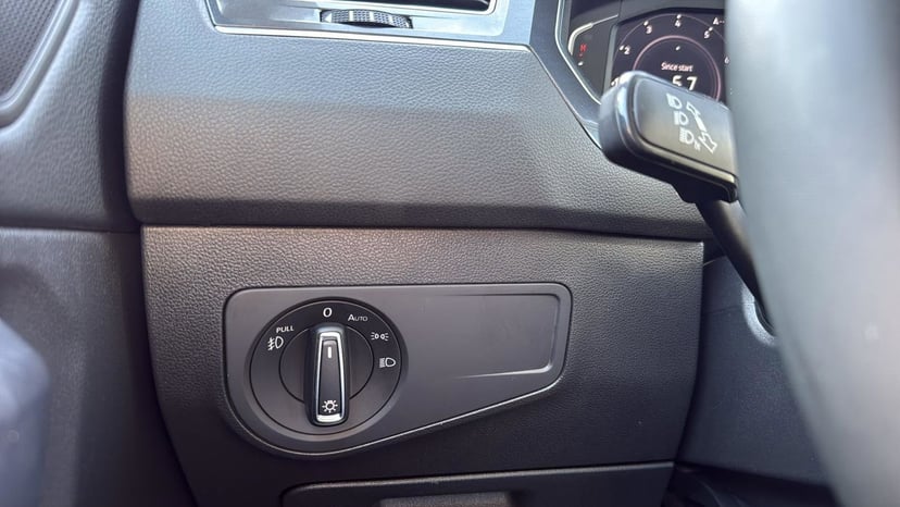 2021 Volkswagen Tiguan - Image 18