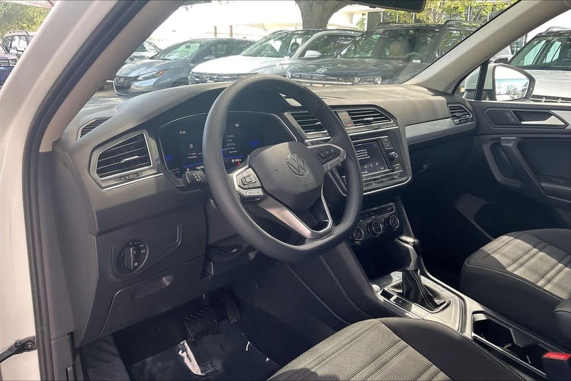 2022 Volkswagen Tiguan - Image 18