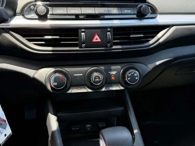 2023 Kia Forte - Image 21