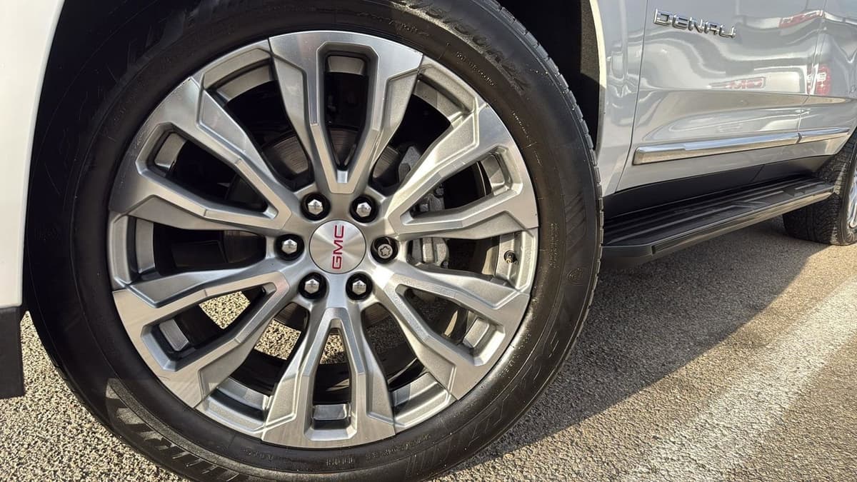 2021 GMC Yukon - Image 9