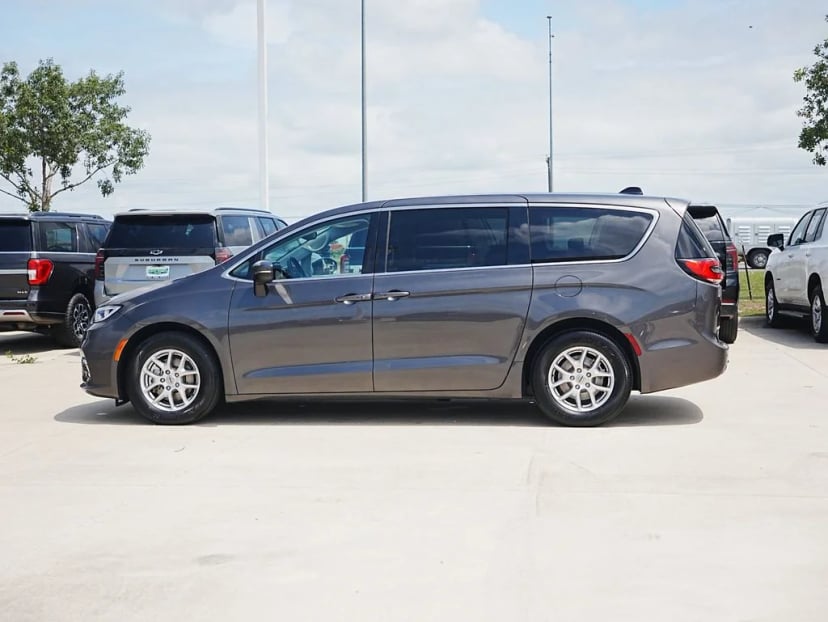 2023 Chrysler Pacifica - Image 4