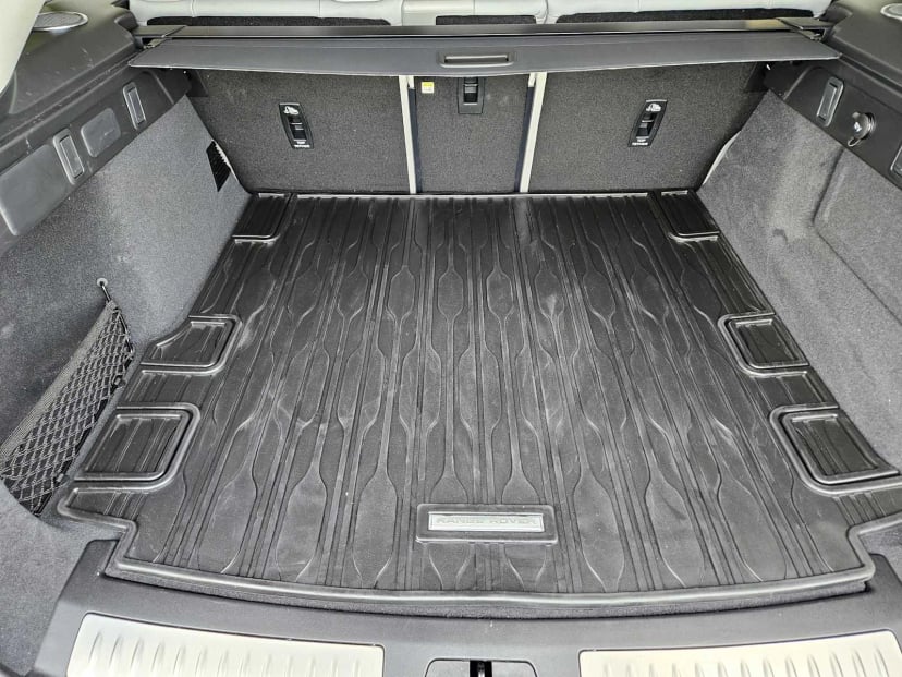 2025 Land Rover Range Rover Velar - Image 32