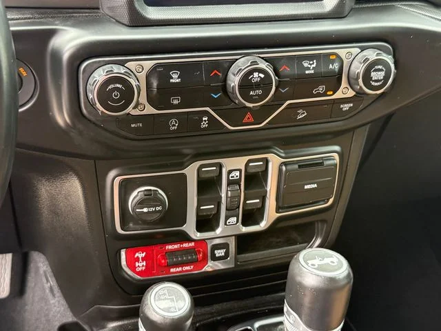 2020 Jeep Wrangler - Image 17