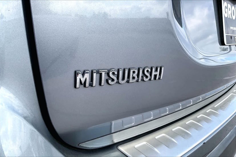 2017 Mitsubishi Outlander - Image 10