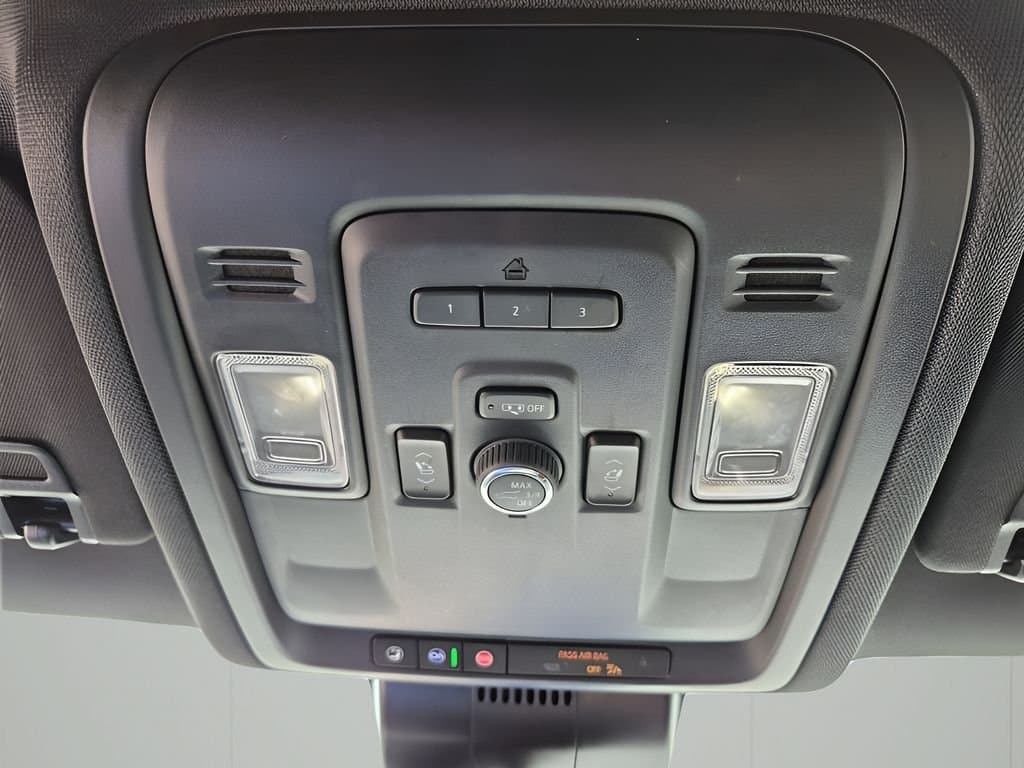 2023 Chevrolet Suburban - Image 41