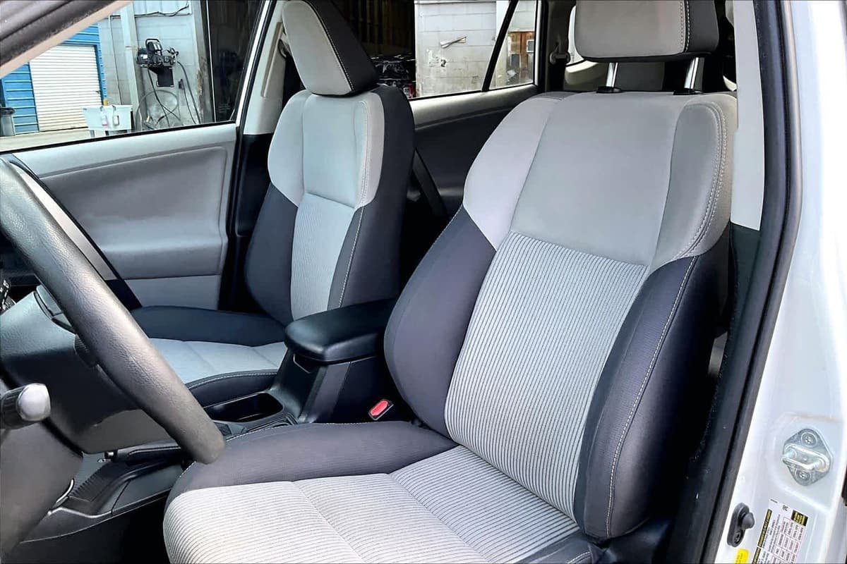 2013 Toyota RAV4 - Image 11