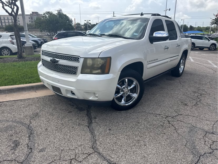 2008 Chevrolet Avalanche - Image 1