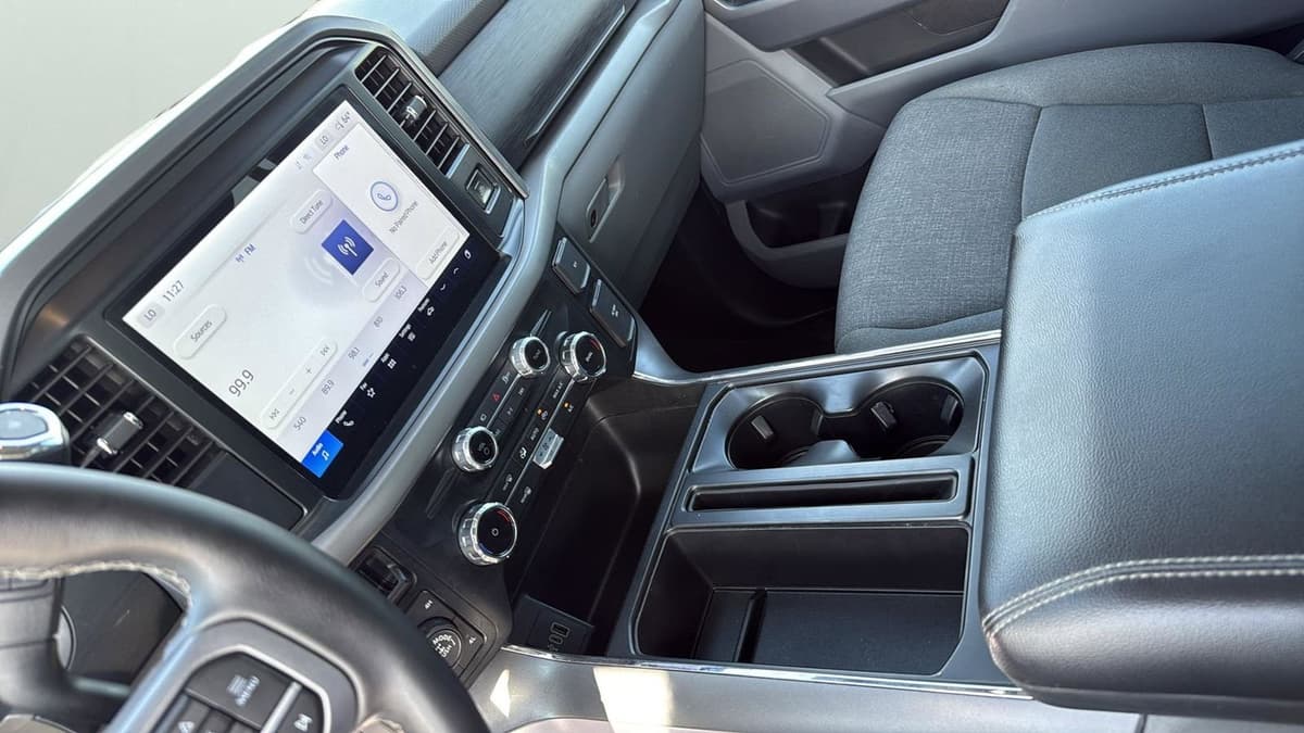 2025 Ford F-150 - Image 21