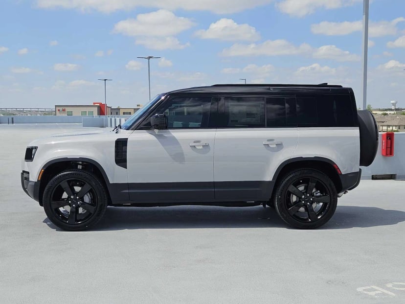 2026 LAND ROVER Defender 110 - Image 4