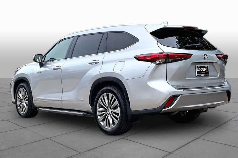 2021 Toyota Highlander - Image 12