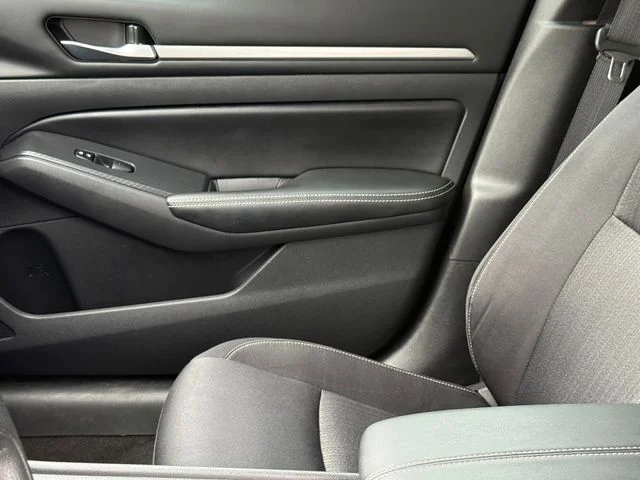 2022 Nissan Altima - Image 10