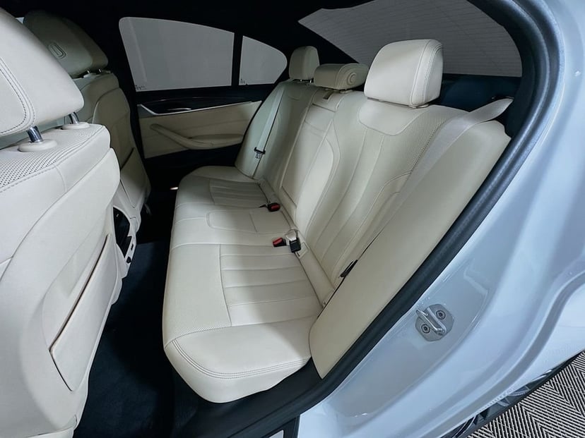 2023 BMW 5 Series - Image 25
