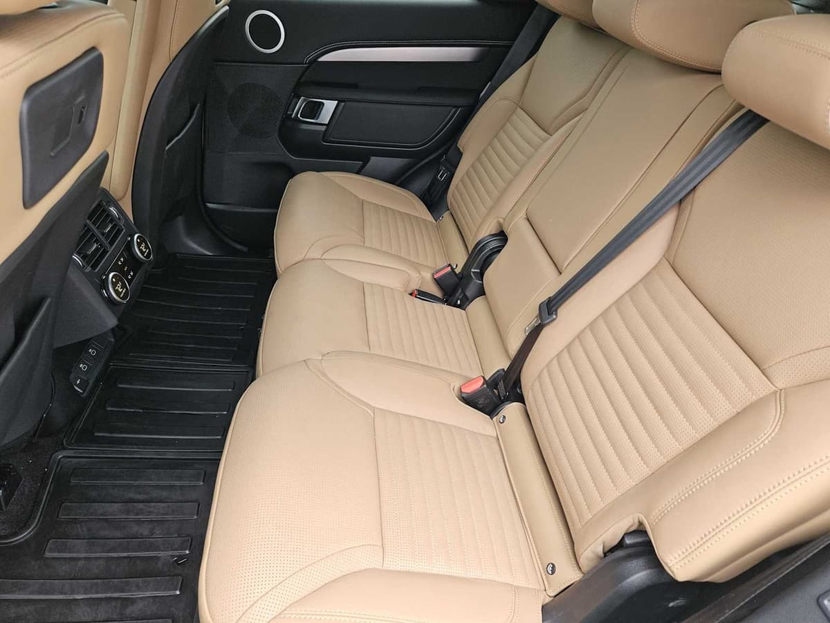 2025 Land Rover Discovery - Image 24