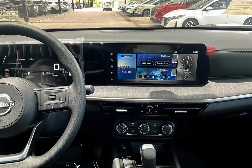 2025 Nissan Kicks - Image 6