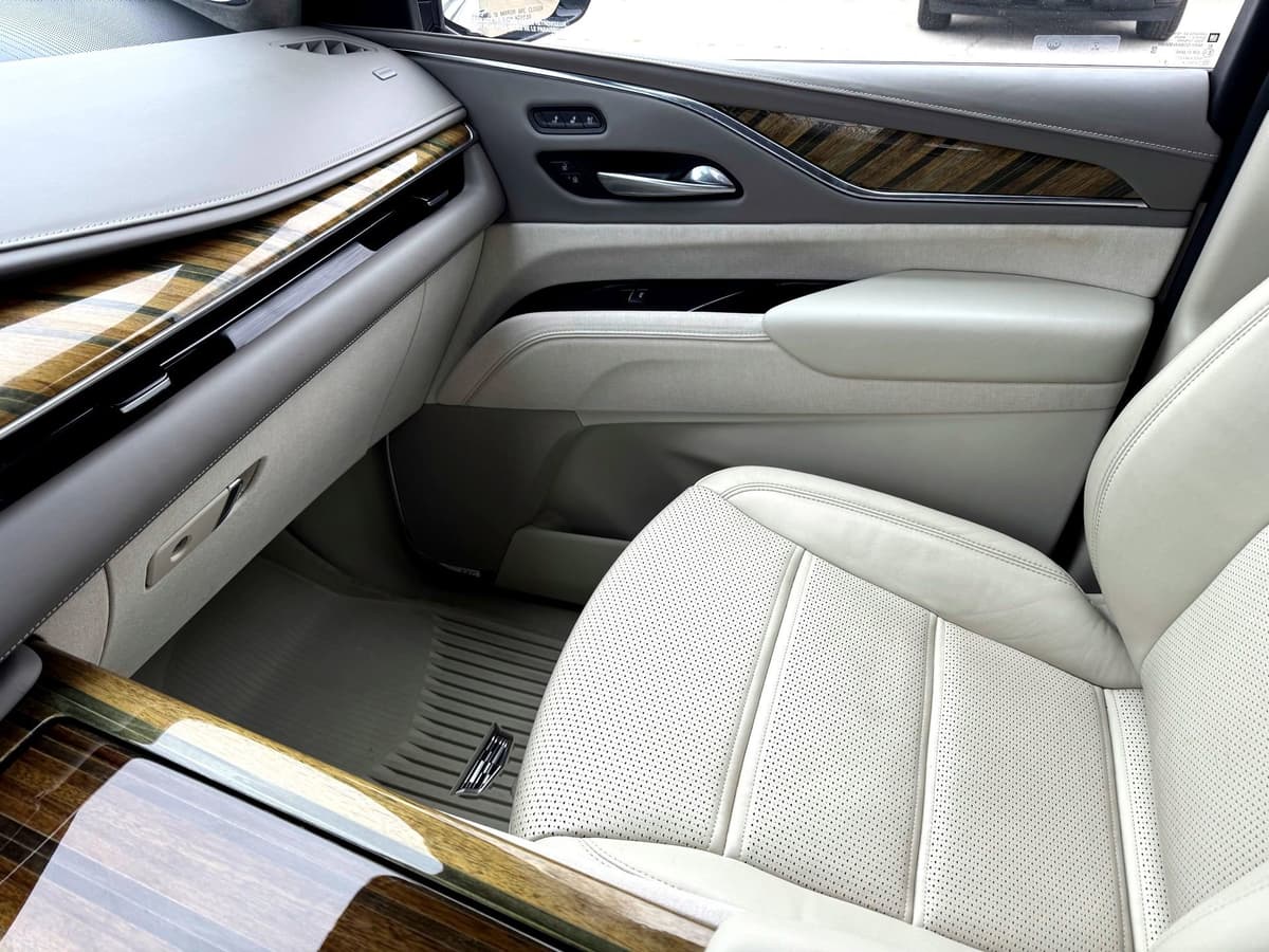 2021 Cadillac Escalade - Image 41