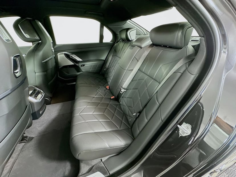 2026 BMW i7 - Image 17