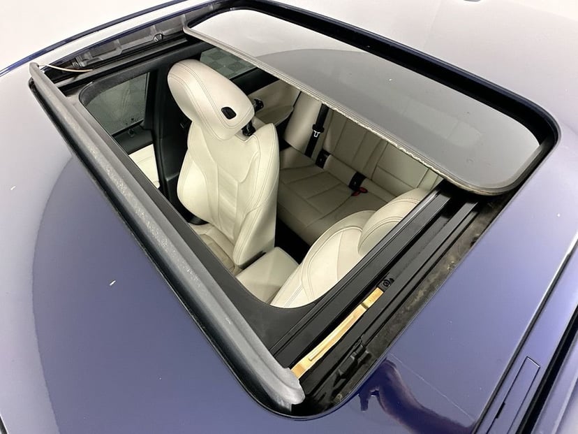 2023 BMW 3 Series - Image 22