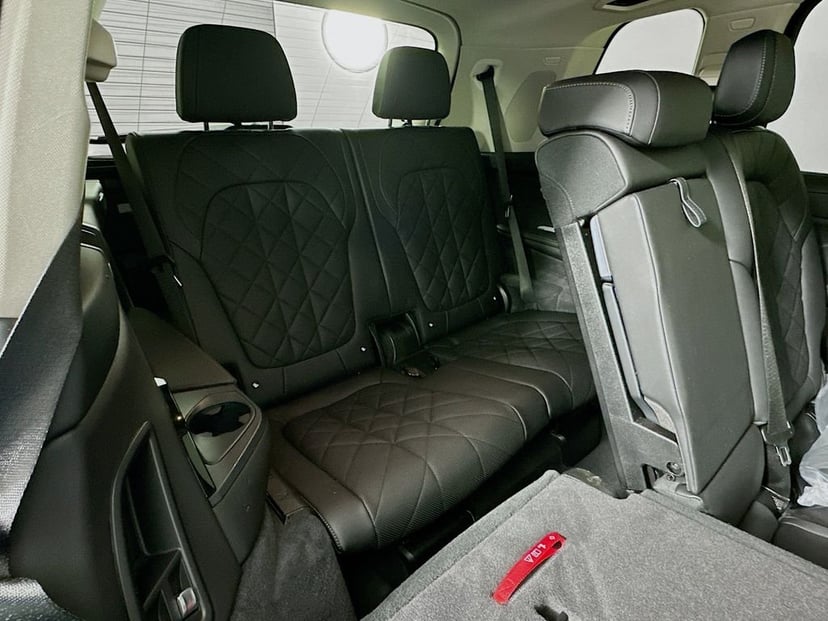 2024 BMW X7 - Image 28