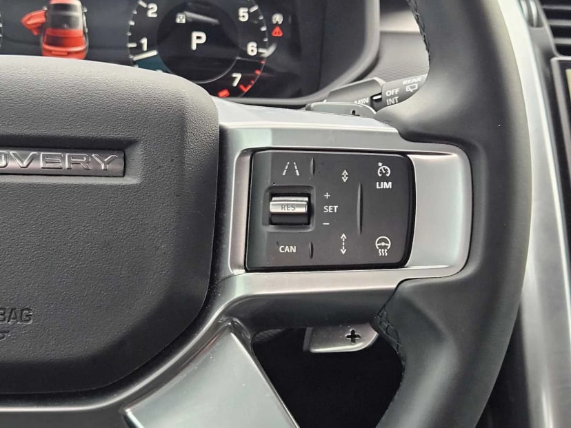 2025 Land Rover Discovery - Image 29