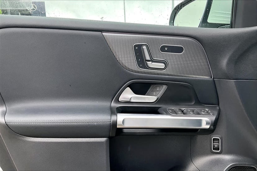 2023 Mercedes-Benz EQB 300 - Image 21