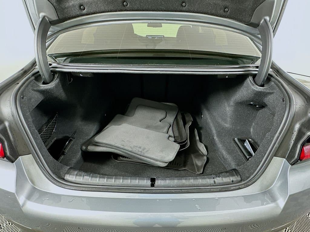 2023 BMW 5 Series - Image 27