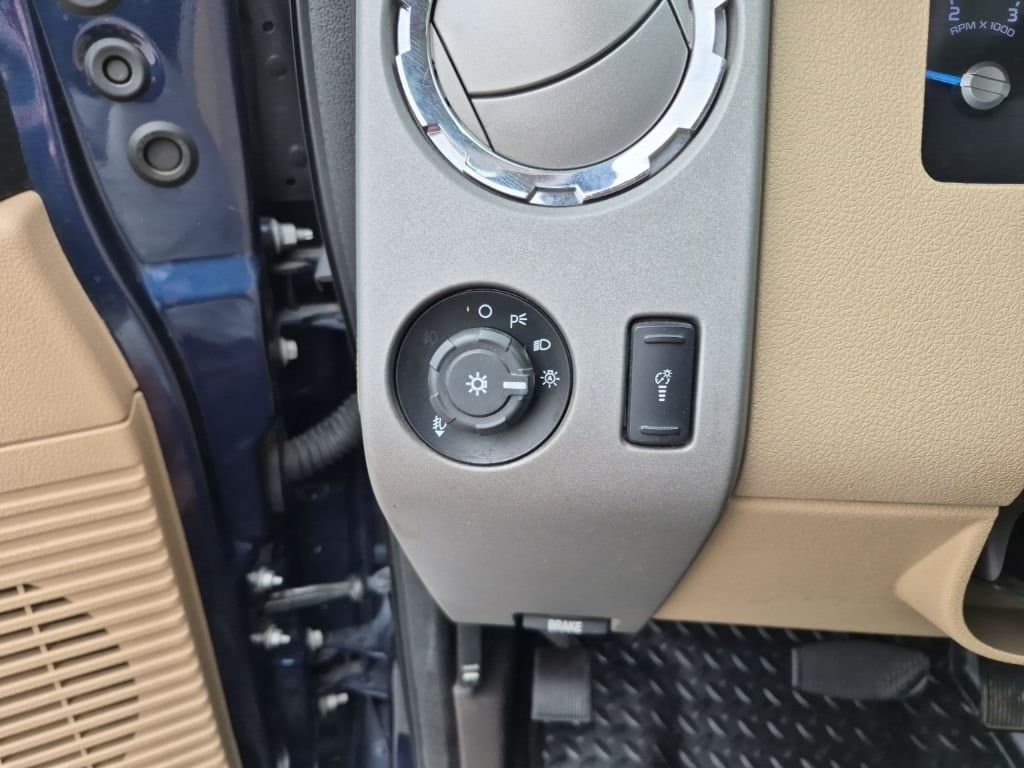 2015 Ford F-250SD - Image 32