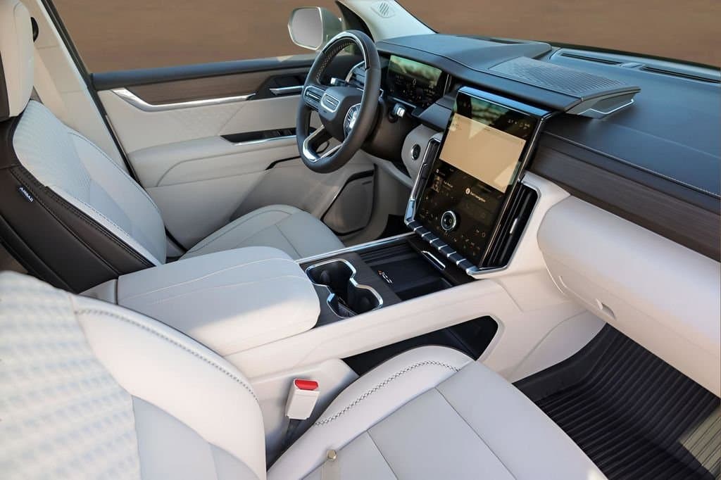 2026 GMC Acadia - Image 29