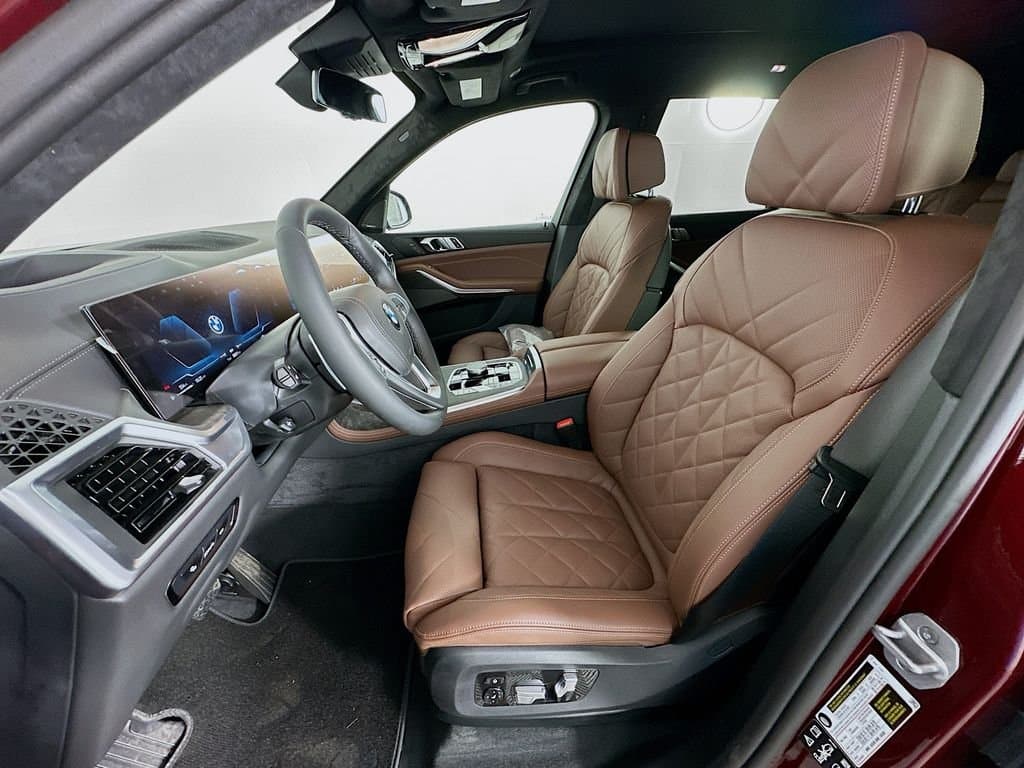 2025 BMW X7 - Image 16