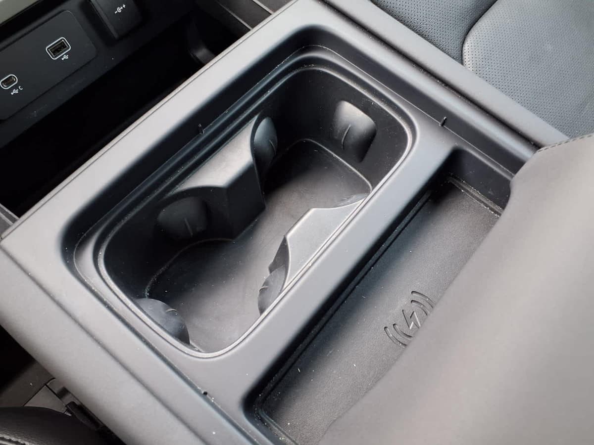 2024 Land Rover Defender - Image 20